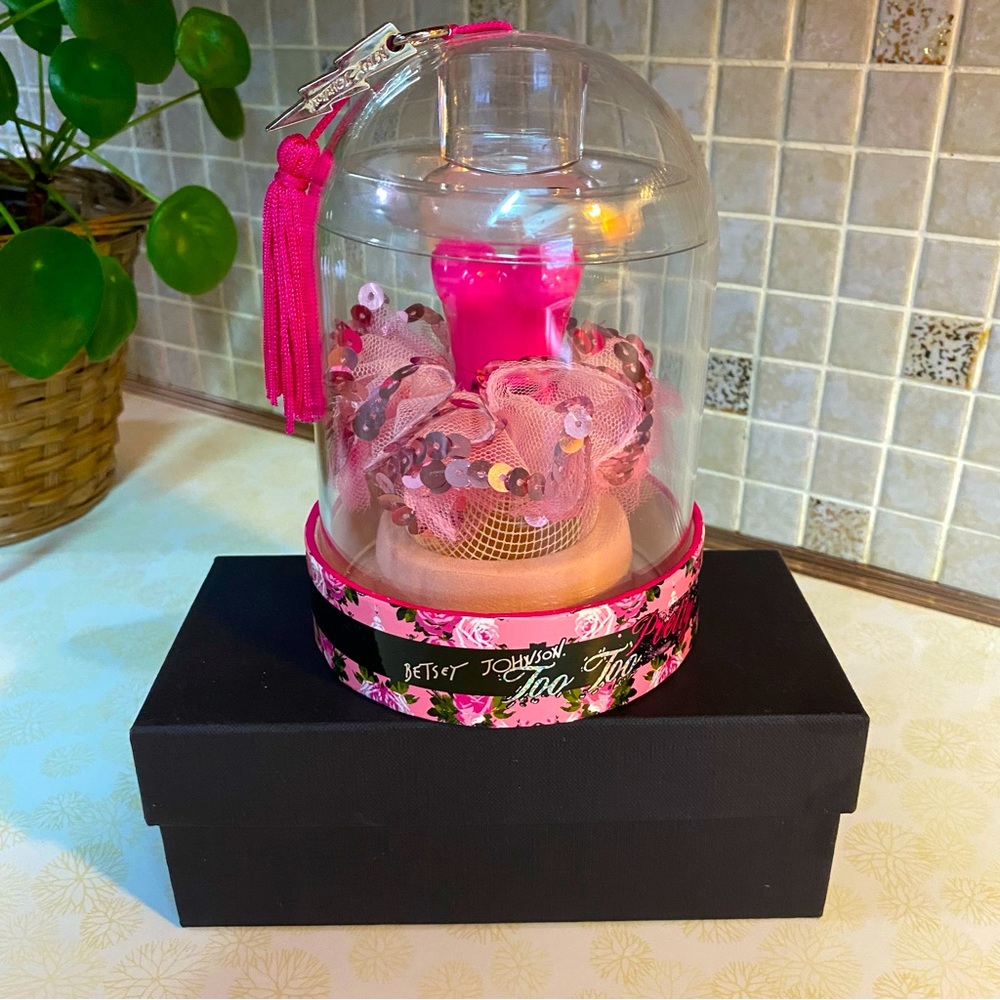 Betsey Johnson fragrance perfume , Too Too Pretty‎